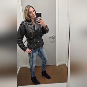 Meet your Posher, Hiedi